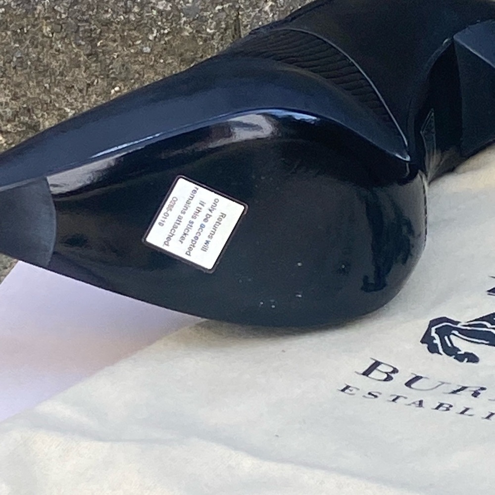 Burberry Black Pointed Ribbed Slip-On Heels - Picture 8 of 14